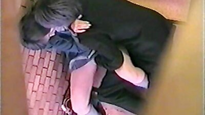 Mooie blonde tiener heeft seks in openbare trein gratis film neuken